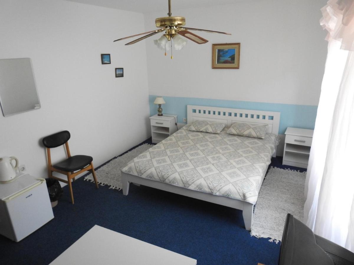 Madam Svetlana Bed and Breakfast Tivat Exteriör bild
